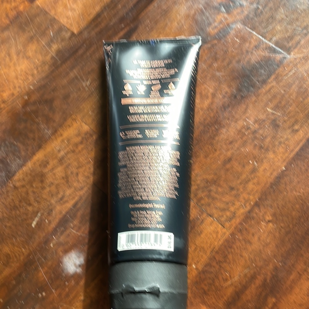 - Woman’s bath& bodywork’s body cream - Picture 2 of 2